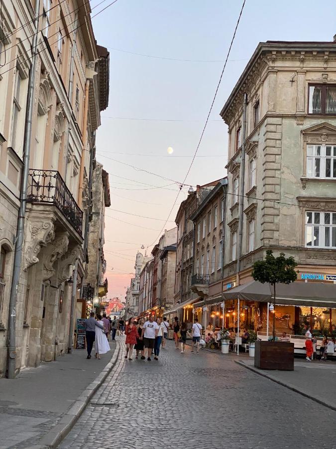 В Центрі Біля Ратуші Вулиця Площа Ринок 11 Lviv Exterior photo